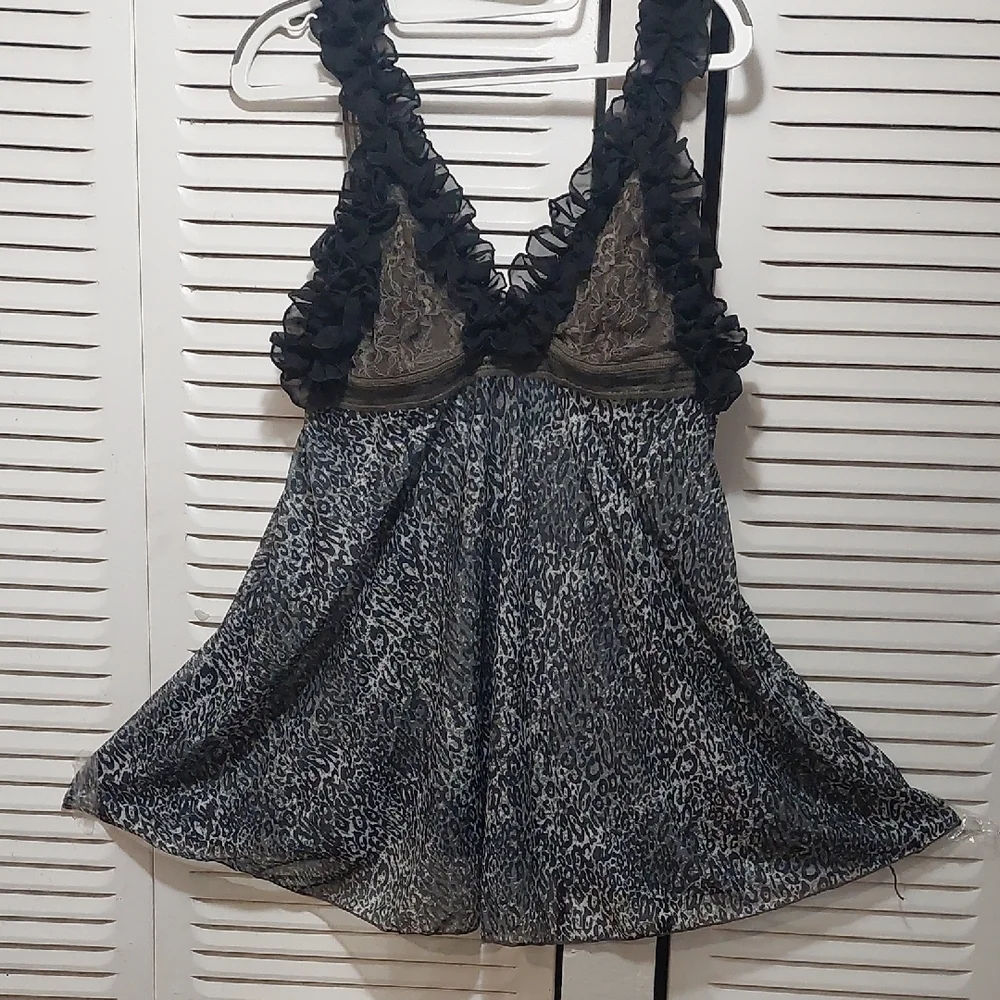 Elegant Black and Gray Lace Chemise - Picture 2 of 7
